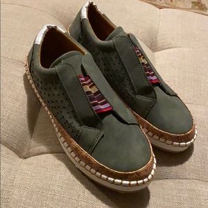 Women’s NEW size 39 (US 8) green slip ons